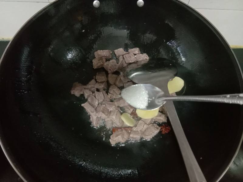 胡萝卜炖牛肉的做法步骤：8