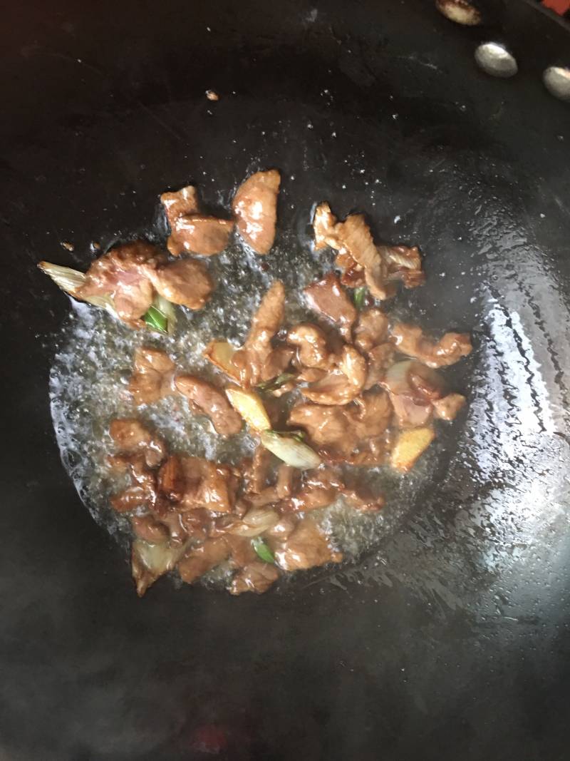 牛肉炒豆芽的做法步骤：5