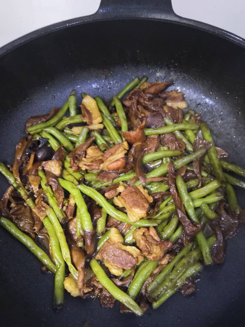 香菇肉片炖豆角的做法步骤：13