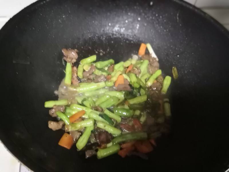 牛肉炒豆王的做法步骤：6