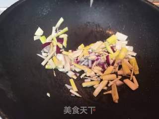 冬笋腊肉汤的做法步骤：2