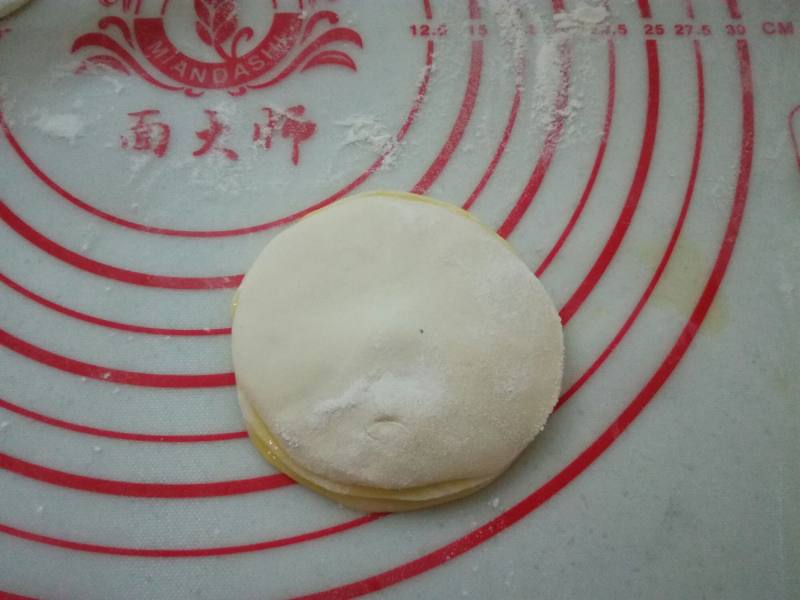 饺子皮版鸡蛋饼的做法步骤：6