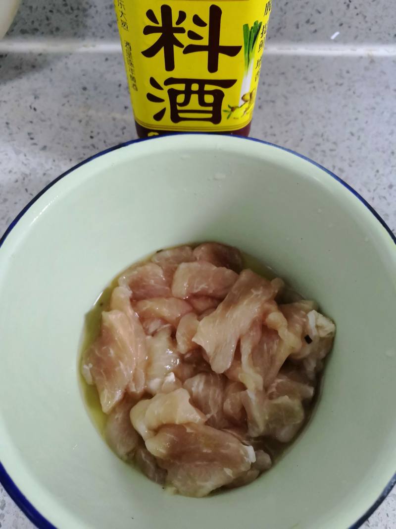 土豆炒肉片的做法步骤：2