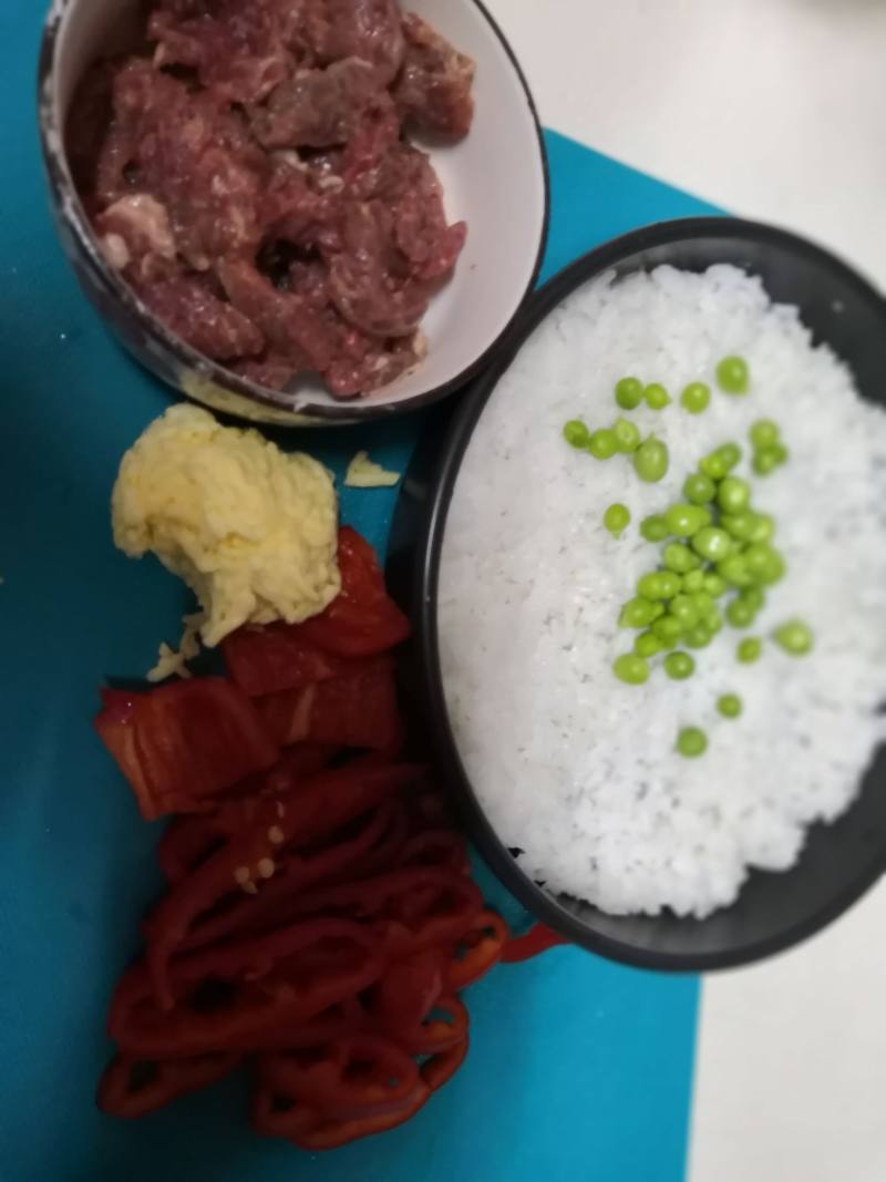 红椒牛肉芝士饭的做法步骤：2