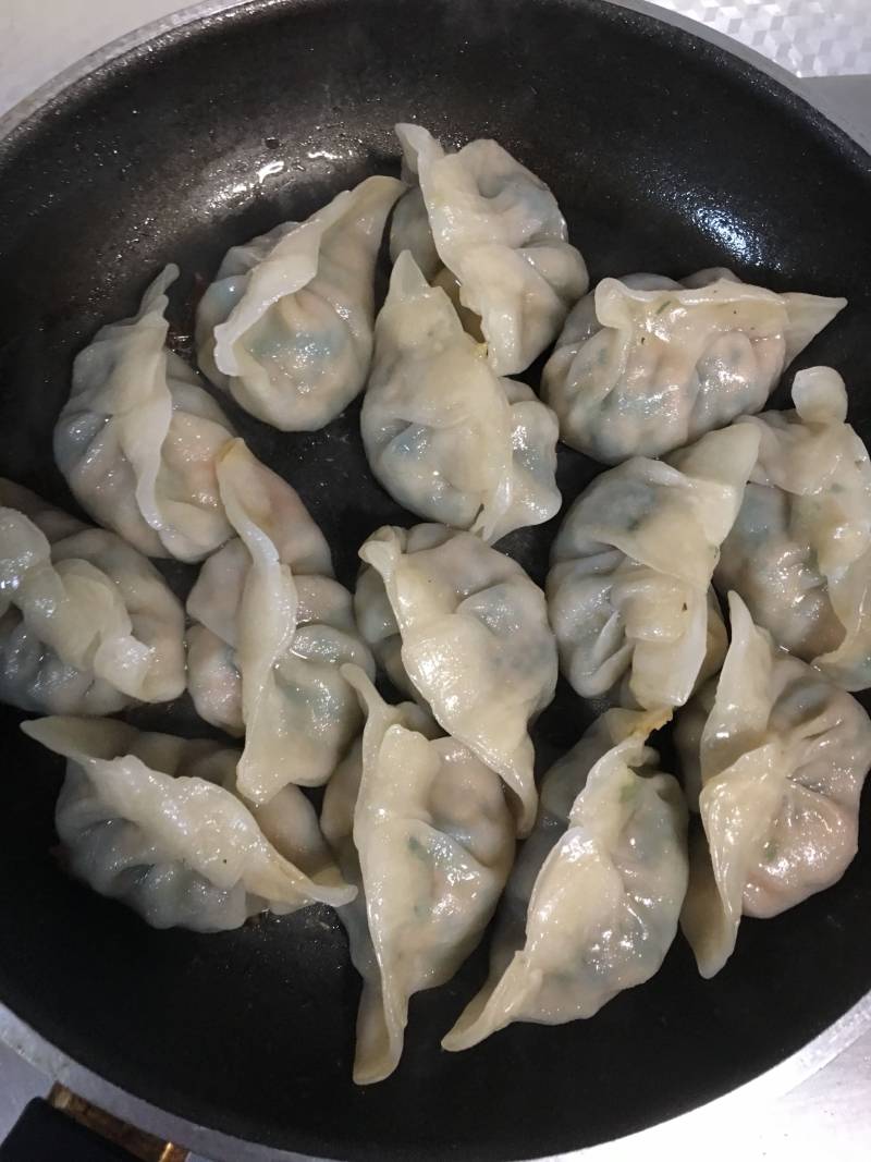 荠菜煎饺的做法步骤：7