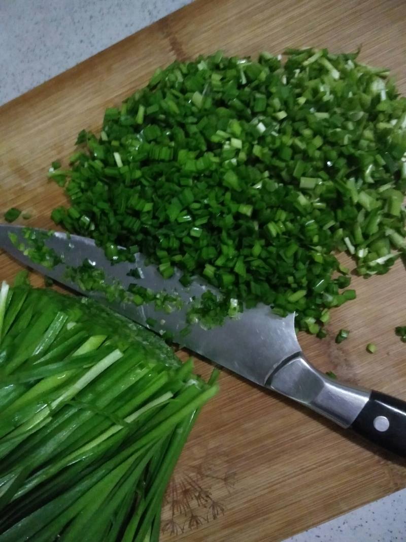 鸡蛋鲜虾韭菜水饺的做法步骤：6