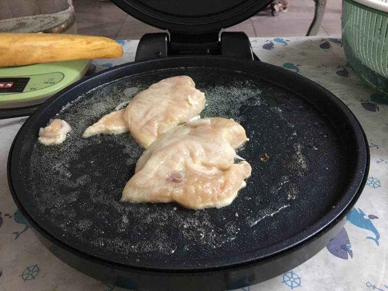 鸡胸肉拉面健身餐的做法步骤：7