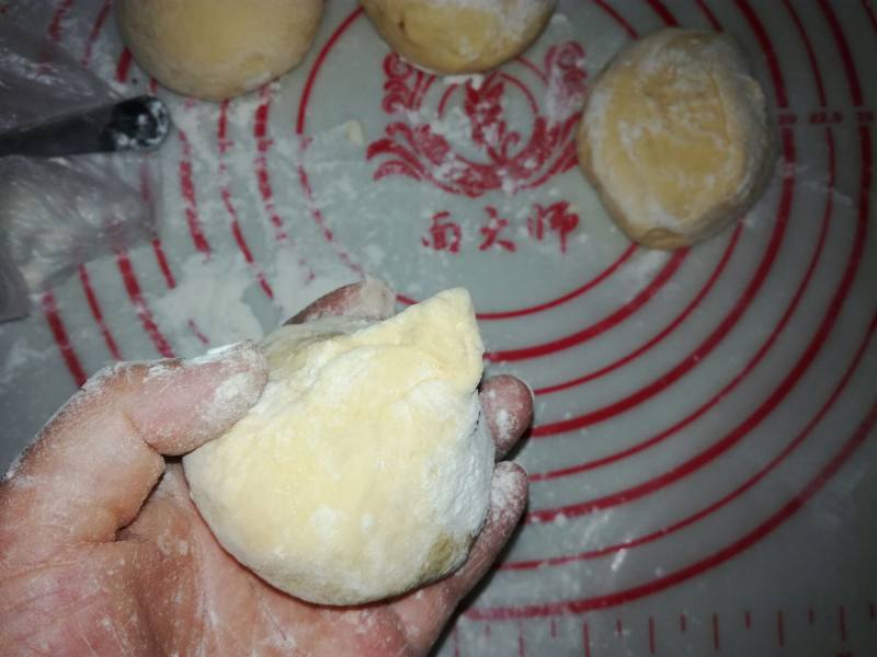 如何粗粮细做-玉米面发面豆沙饼的做法步骤：12