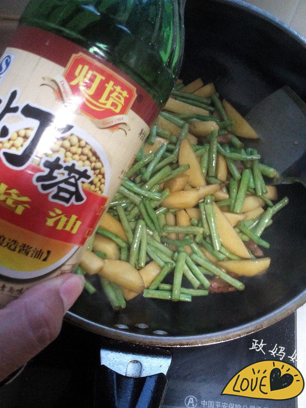 土豆炖豆角的做法步骤：7