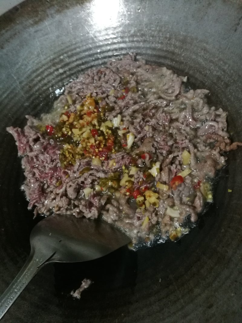 麻辣芹菜牛肉丝的做法步骤：7