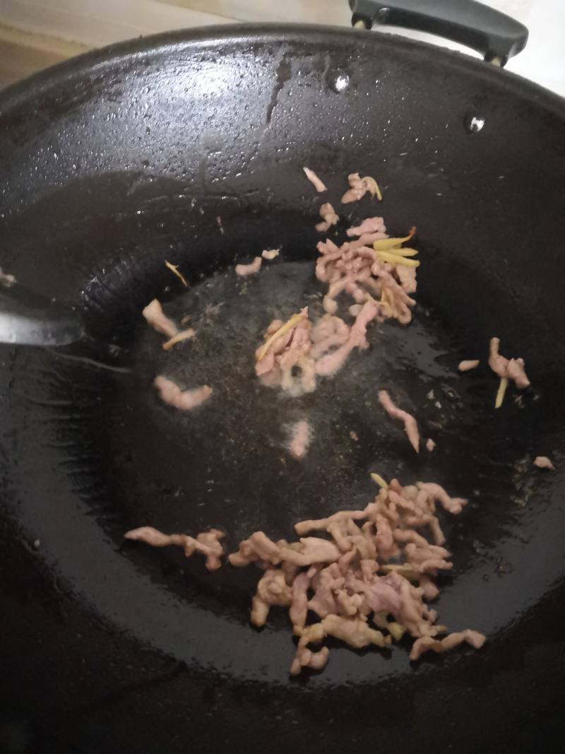 肉丝豆芽炒河粉的做法步骤：3