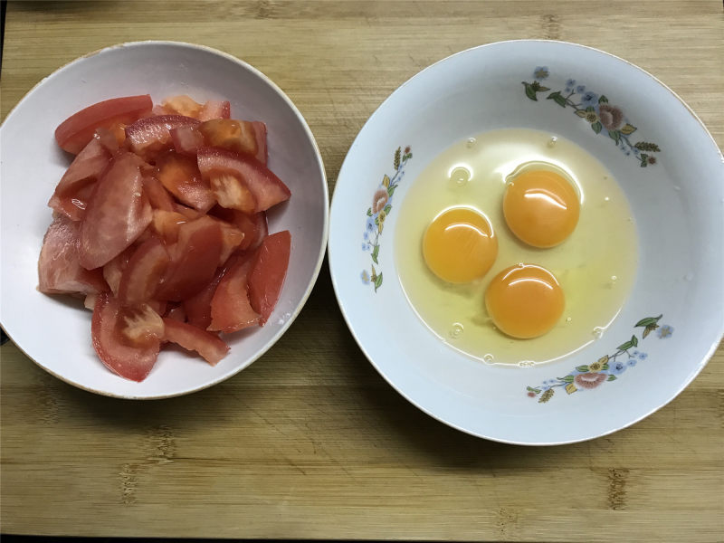 西红柿鸡蛋面的做法步骤：1