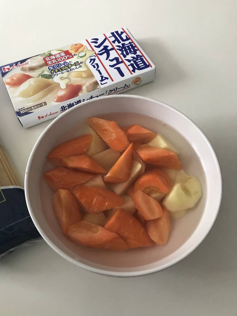 奶油鸡肉意面的做法步骤：1