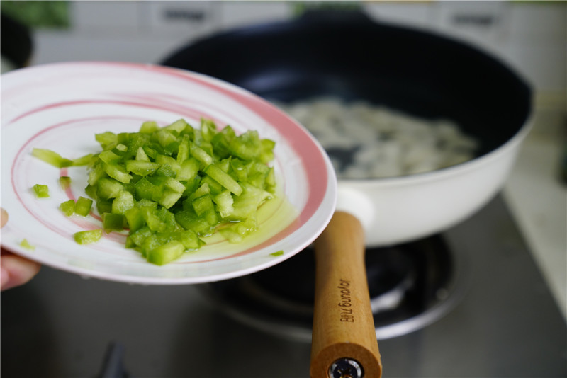 橄榄牛肉丸汤年糕的做法步骤：7