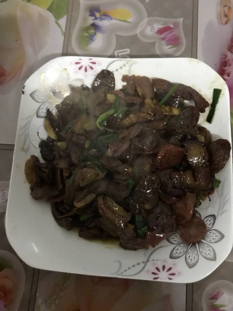 腊肉炒葱的做法步骤：7