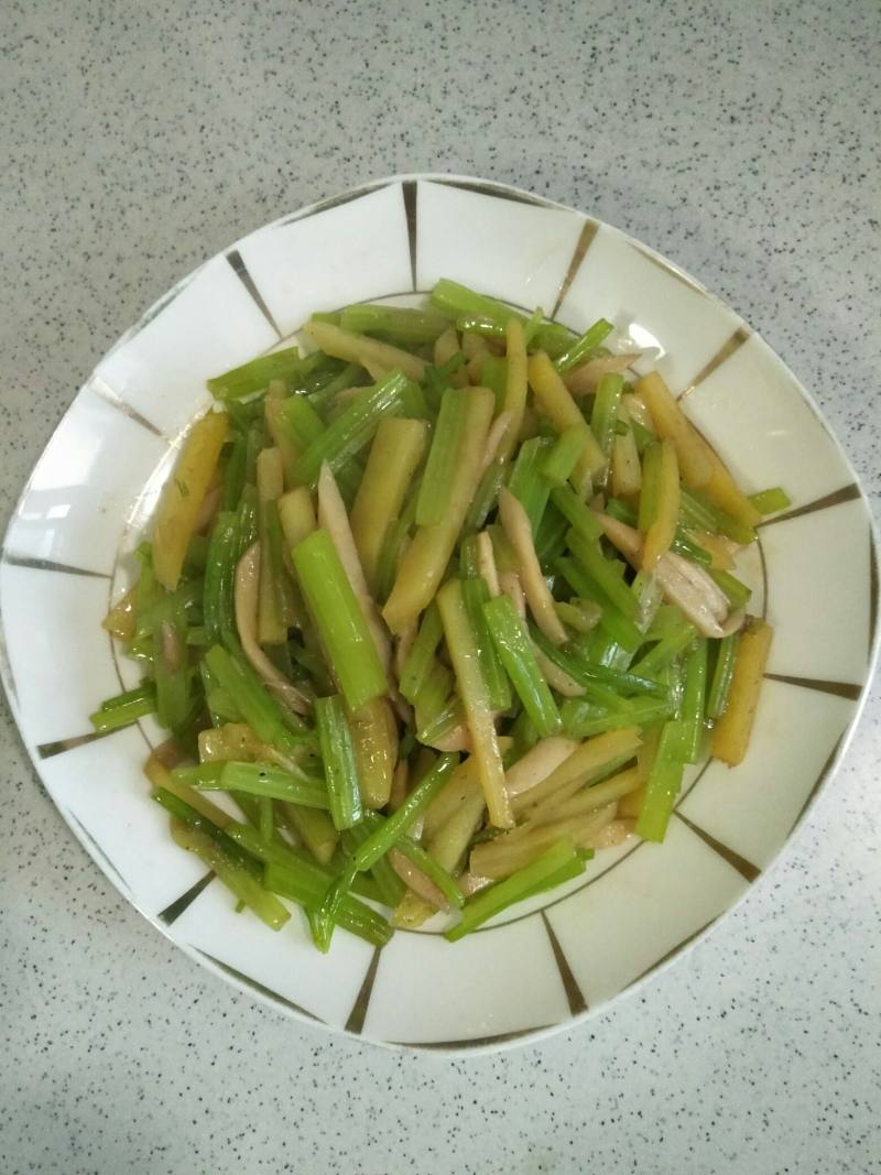 芹菜炒土豆丝的做法步骤：11