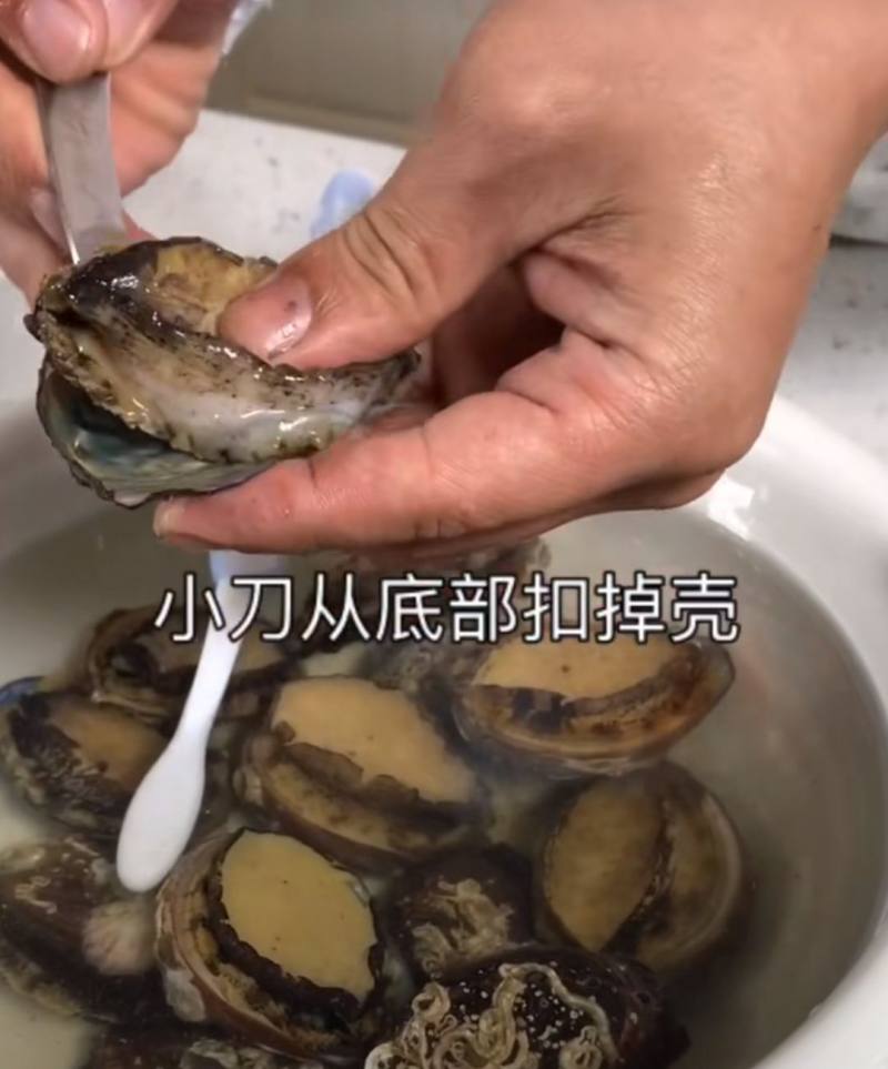 红烧鲍鱼的做法步骤：2