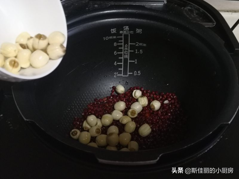 红薯莲子红豆汤的做法步骤：5