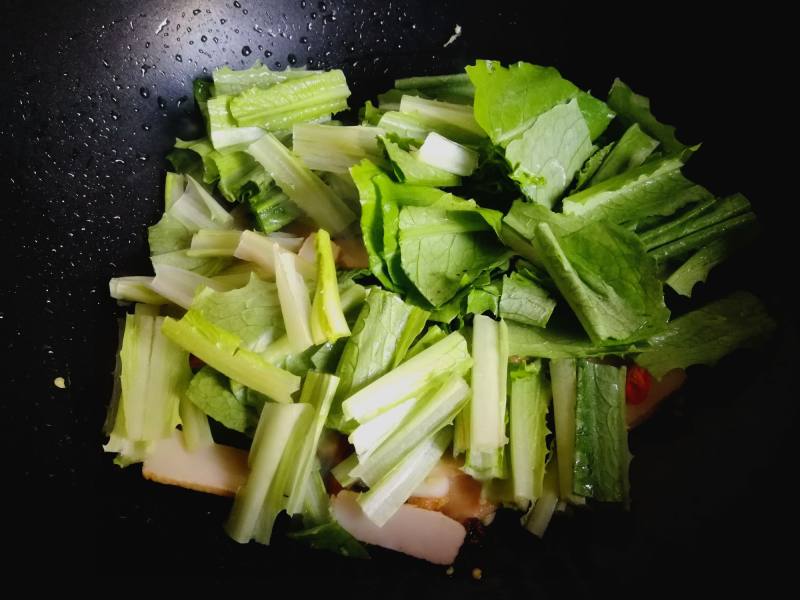 #团圆饭#油麦菜炒鱼豆腐的做法步骤：5