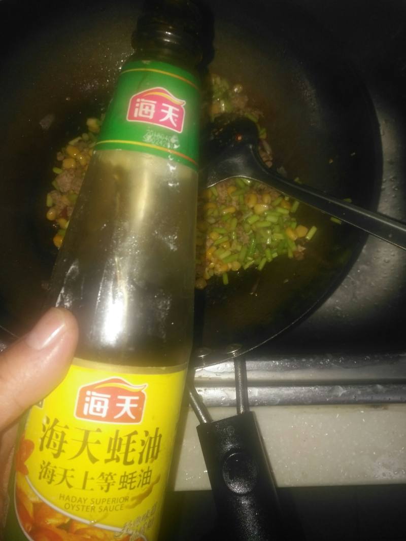 玉米蒜苔炒肉末的做法步骤：12