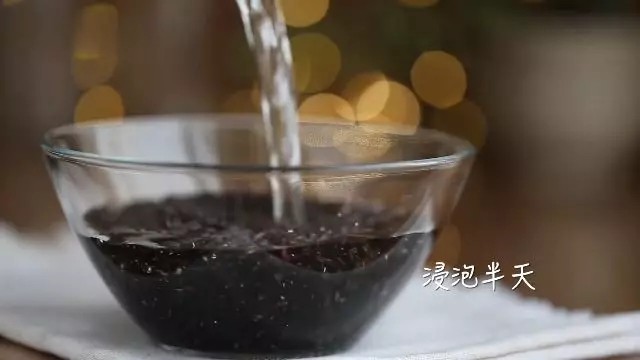 黑米珍珠鲜奶的做法步骤：1