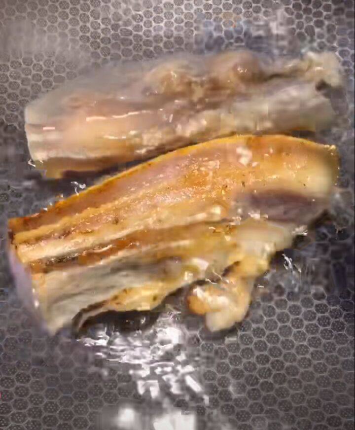 甜椒炒腊肉的做法步骤：4