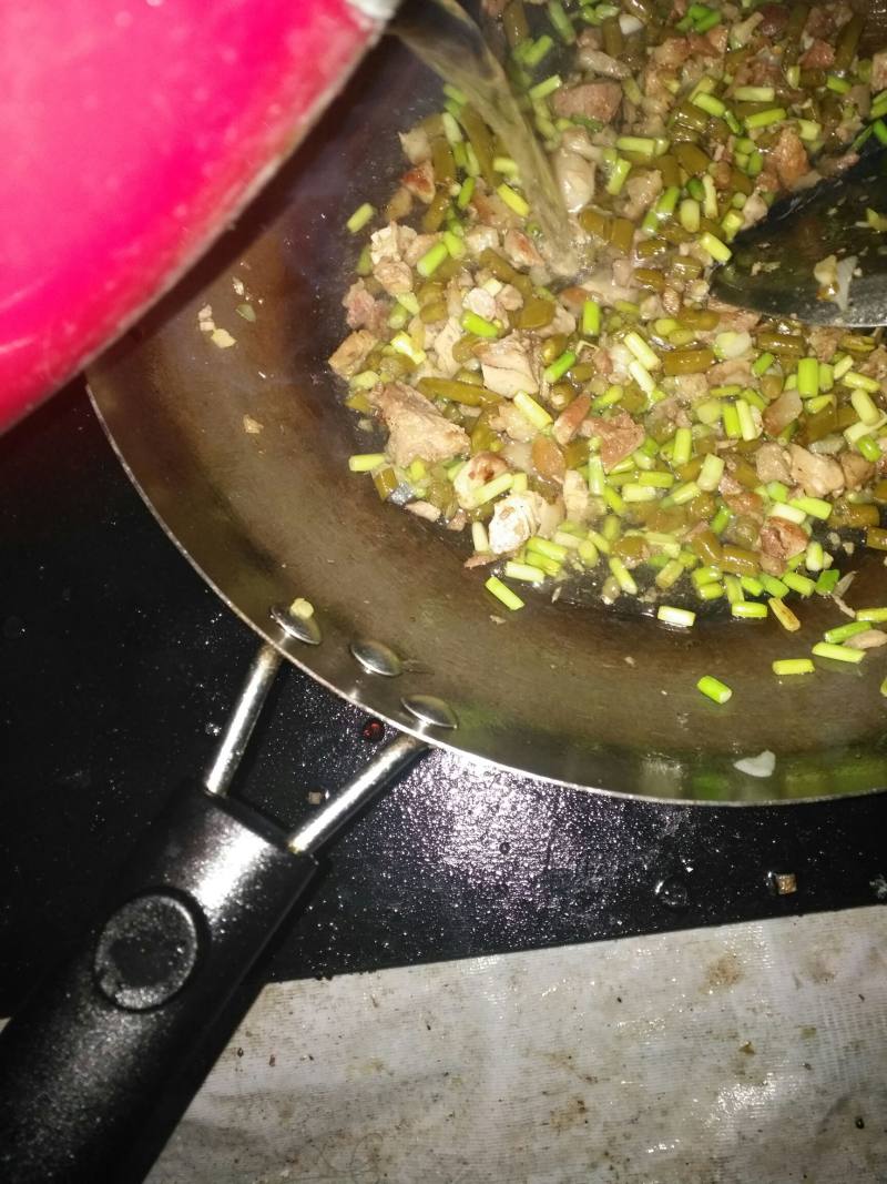 蒜苔酸豆角烩粉条的做法步骤：14