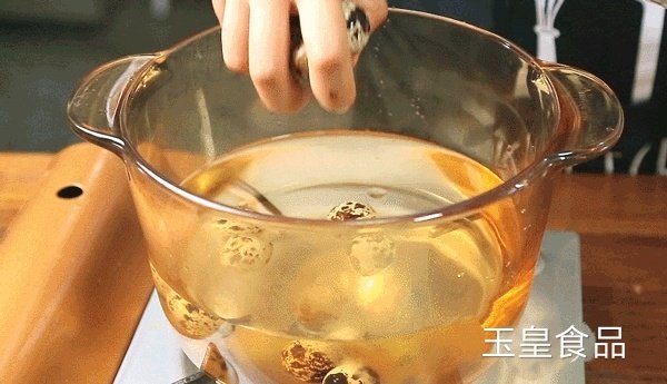 茄汁大虾虎皮蛋的做法步骤：2