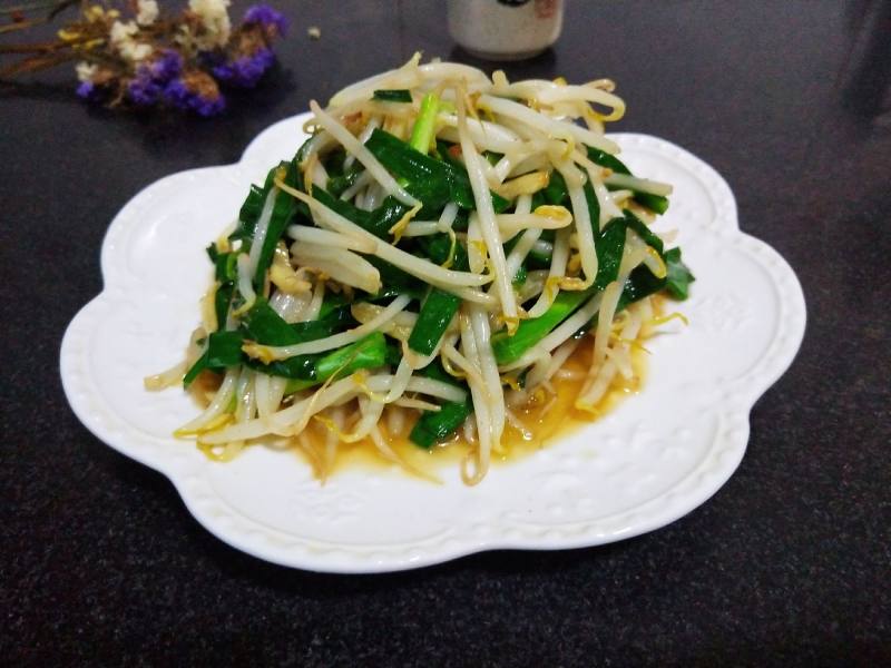 团圆饭-韭菜虾皮炒豆芽的做法步骤：5