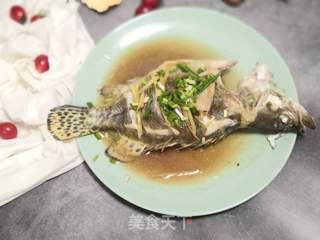 清蒸桂魚的做法_年年有餘之家常菜—清蒸桂魚_清蒸桂魚怎麼做_どら的