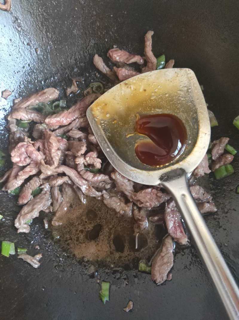 牛肉炒茼蒿的做法步骤：5