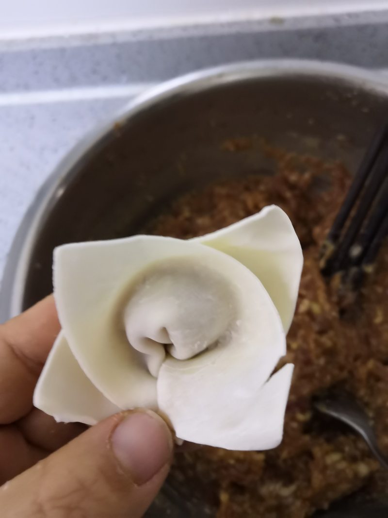 杏鲍菇虾肉馄饨的做法步骤：8