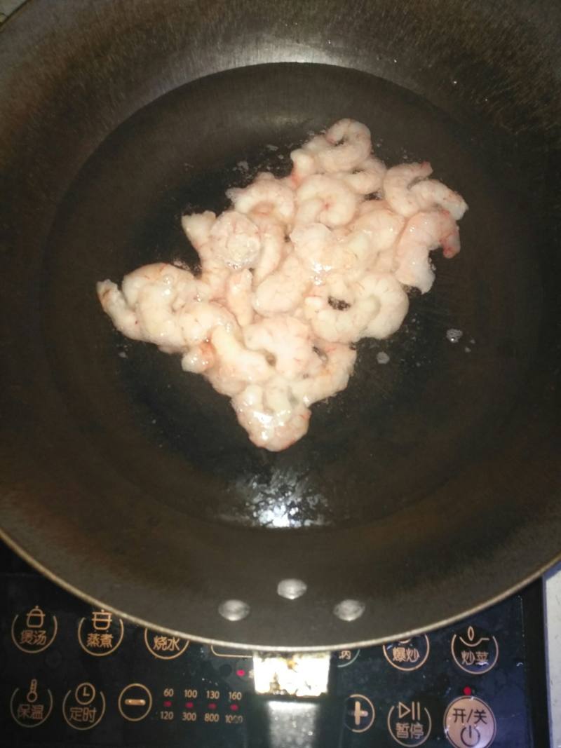 治愈系美食：西芹虾仁的做法步骤：5