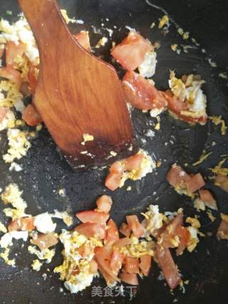 西红柿蛋炒饭的做法步骤：3