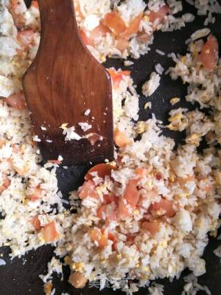 西红柿蛋炒饭的做法步骤：5