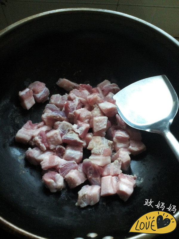 土豆红烧肉的做法步骤：4