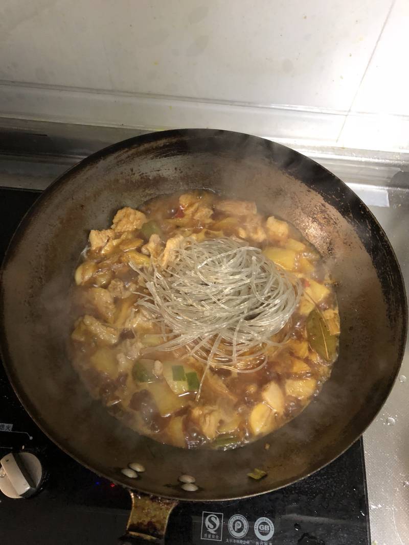 五花肉炖土豆粉条的做法步骤：8