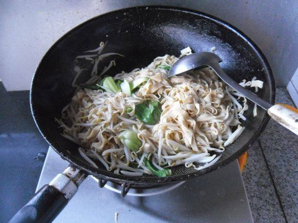 豆皮豆芽炒油菜的做法步骤：11