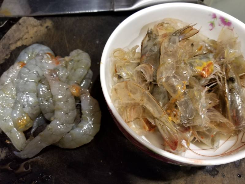 虾仁蘑菇豆腐的做法步骤：1