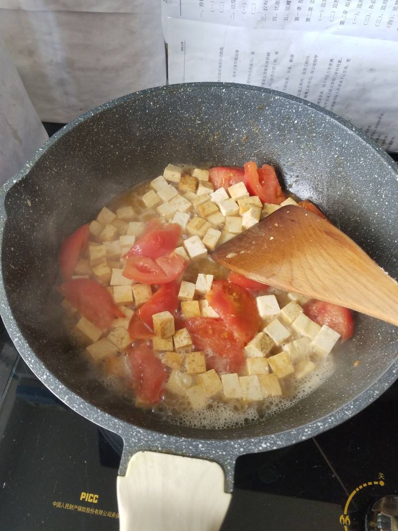 茄汁豆腐鸡蛋炒熟面的做法步骤：4