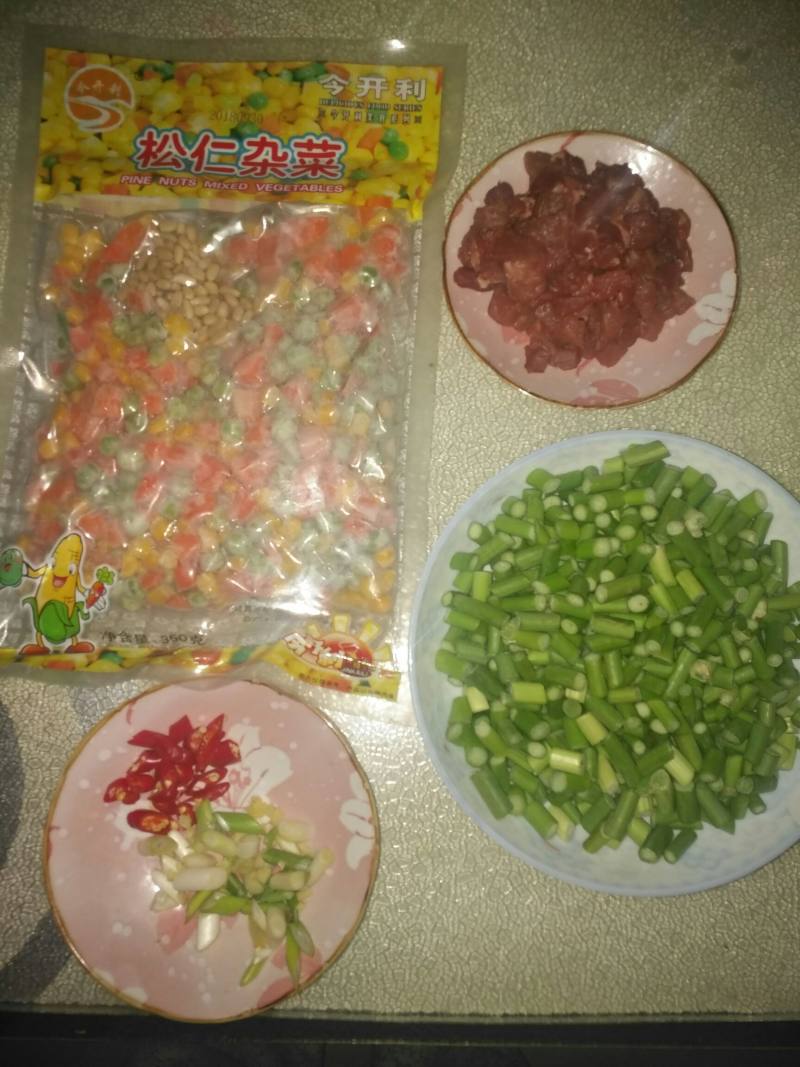 蒜苔杂拌菜炒肉末的做法步骤：1