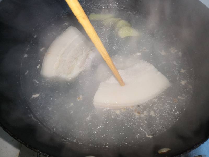 五花肉炖酸菜冻豆腐的做法步骤：9