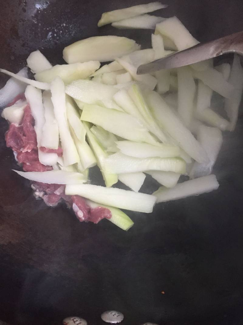 菜心炒牛肉的做法步骤：3