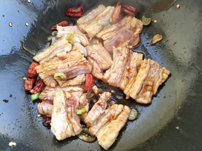 五花肉炖冻豆腐粉条的做法步骤：6