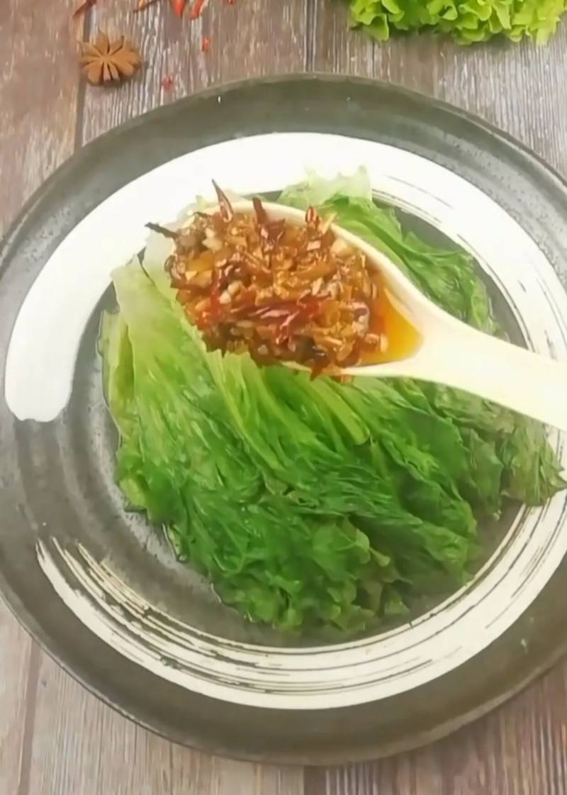 蒜蓉辣油淋生菜的做法步骤：9