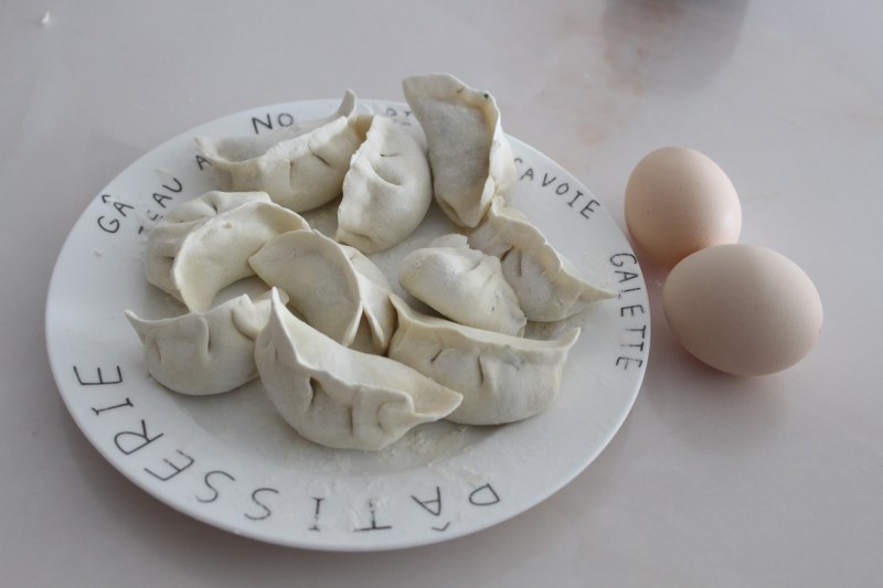 抱蛋煎饺——速冻饺子的华丽变身的做法步骤：1