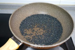 黑芝麻黑豆黑米糊的做法步骤：3