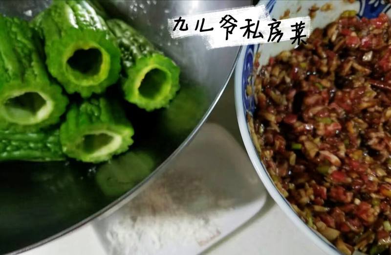 苦瓜酿肉就是一道“酿惹菜”的做法步骤：1