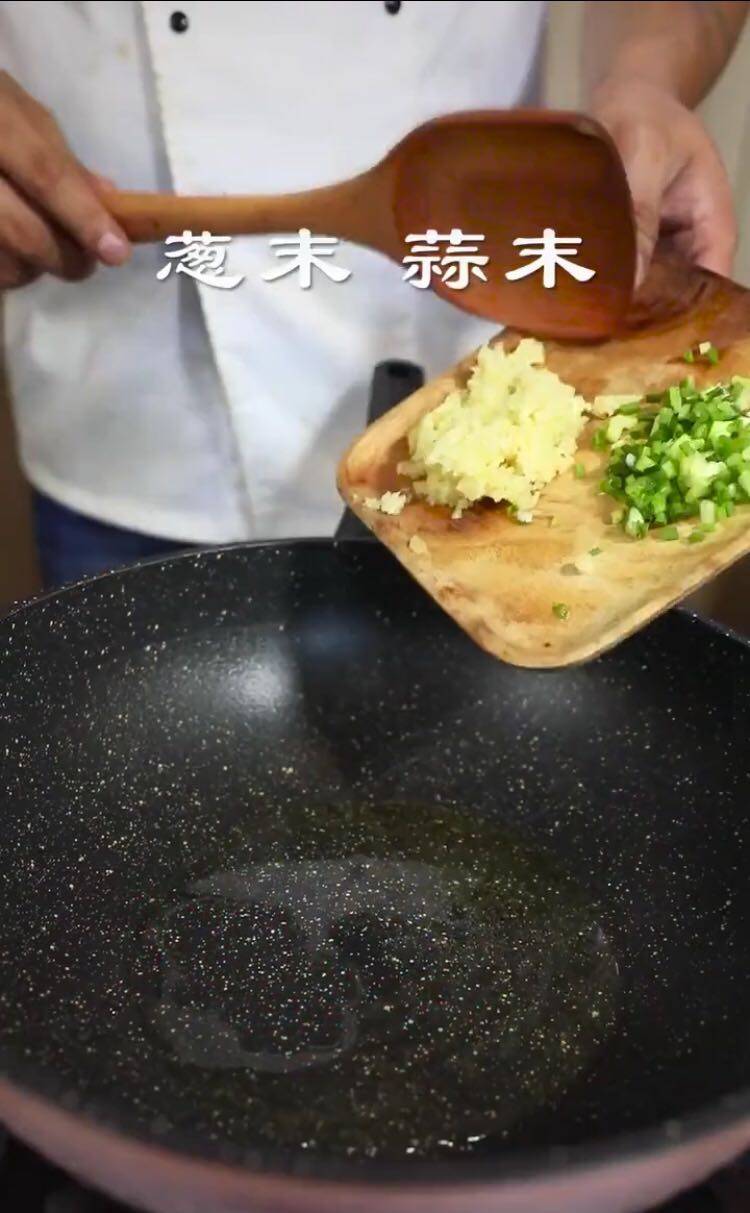 黄豆酱肉末的做法步骤：1