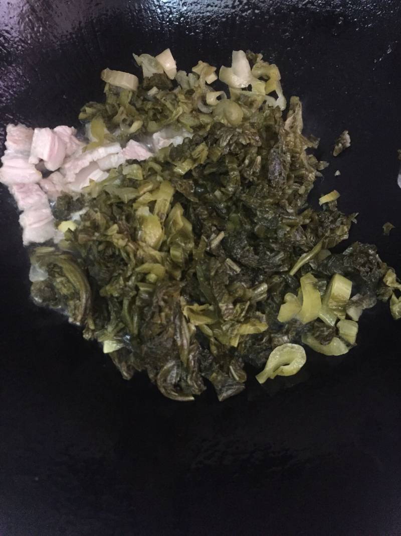 酸菜五花肉煲生鱼的做法步骤：6